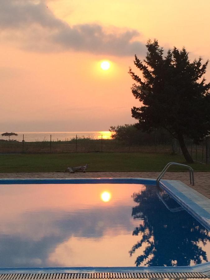 Avra Beach Apartments Лефкими Екстериор снимка
