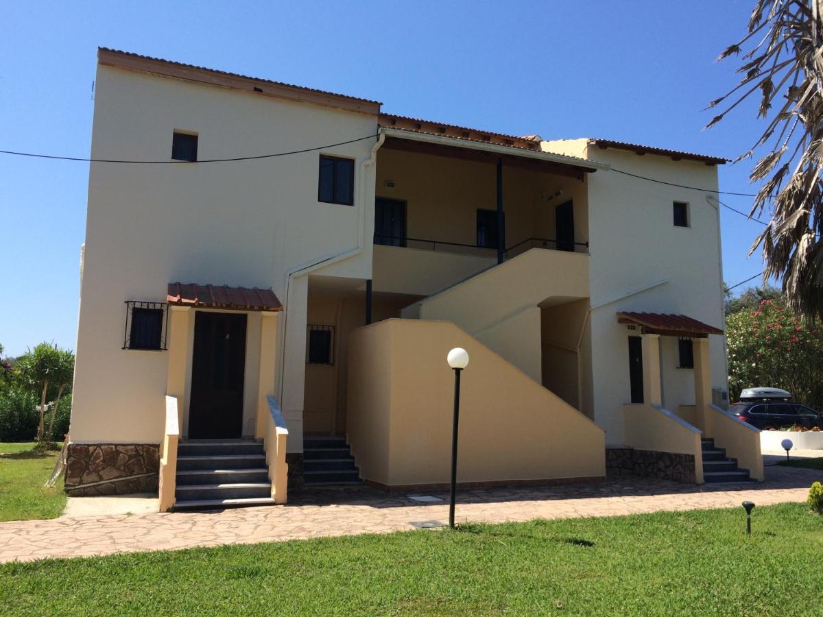 Avra Beach Apartments Лефкими Екстериор снимка