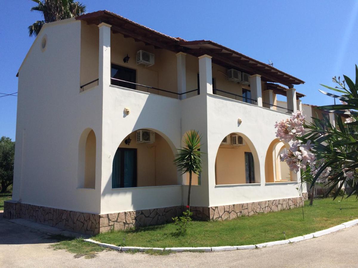 Avra Beach Apartments Лефкими Екстериор снимка