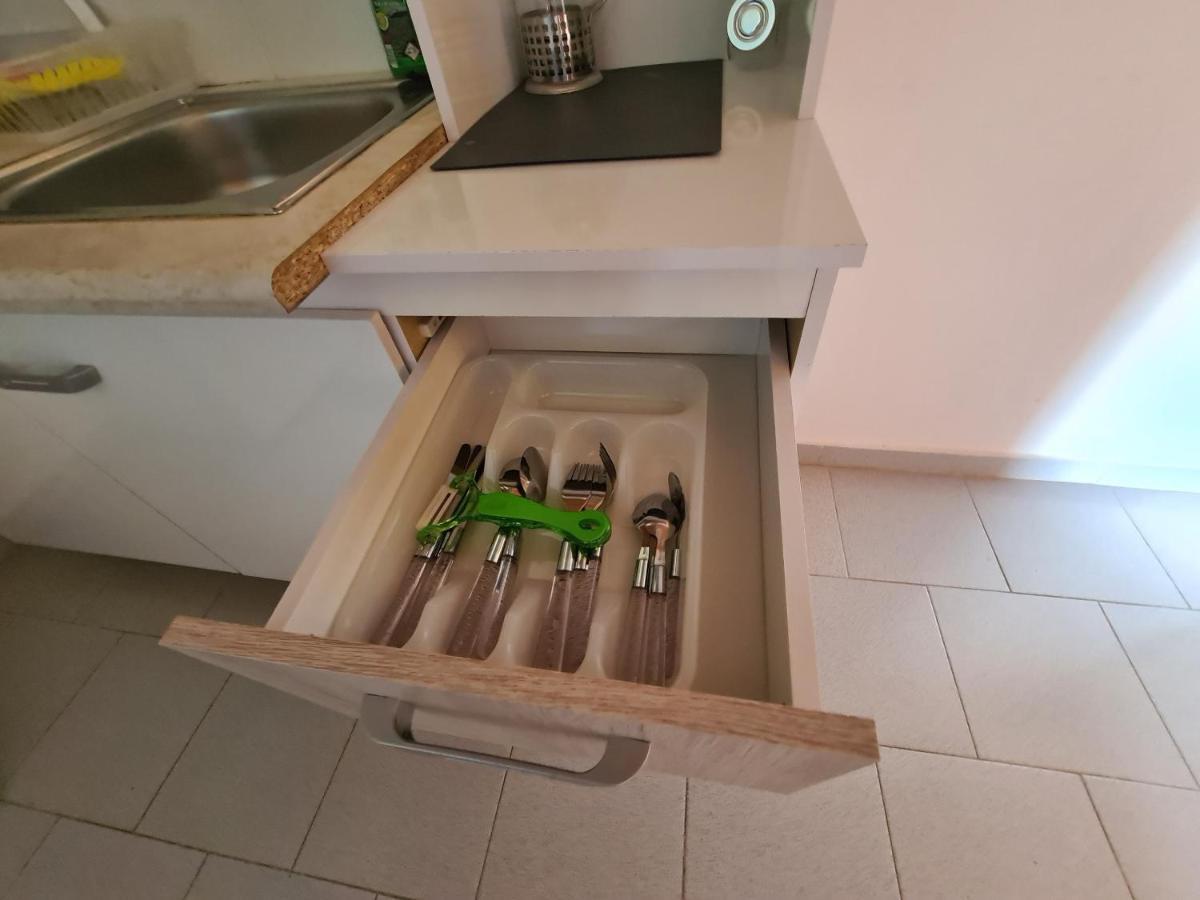 Avra Beach Apartments Лефкими Екстериор снимка
